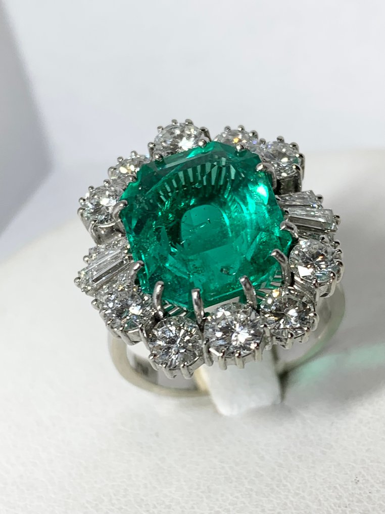 Statement-sormus - 18 kt. Valkokulta -  12.10ct. tw. Timantti (Luonnollinen) - Smaragdi - Harvinainen Kolumbian smaragdi #2.1