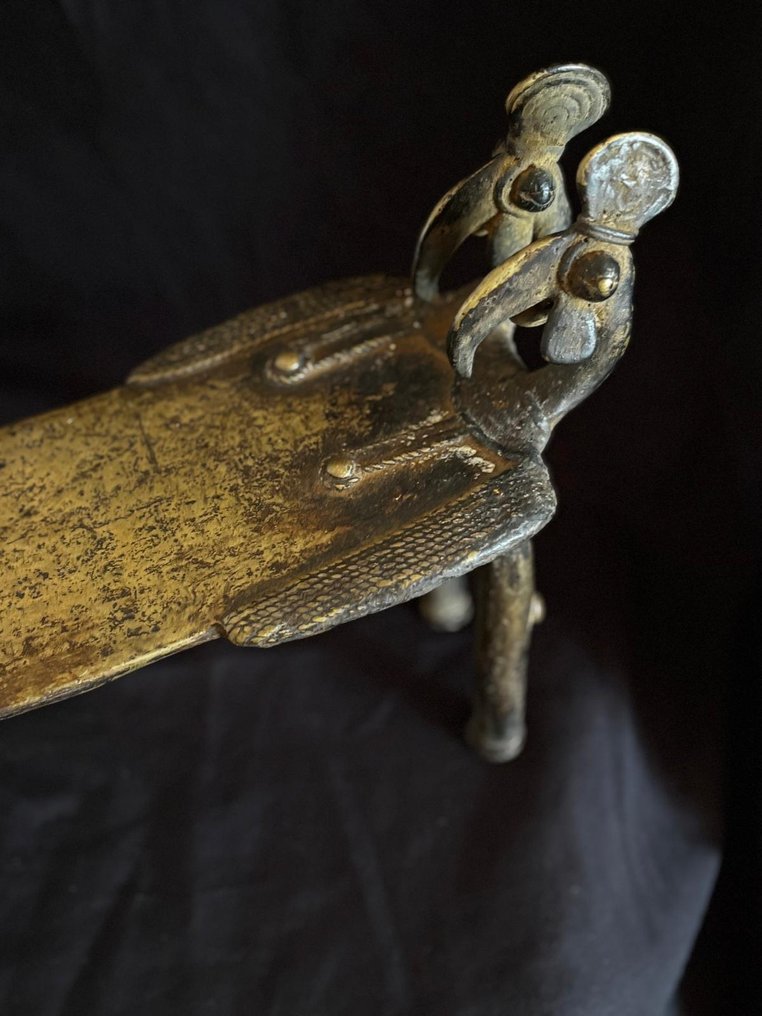 靠在颈部 - 按压颈部和耳垂 - Lobi - 有吉納法索  (沒有保留價) #3.2