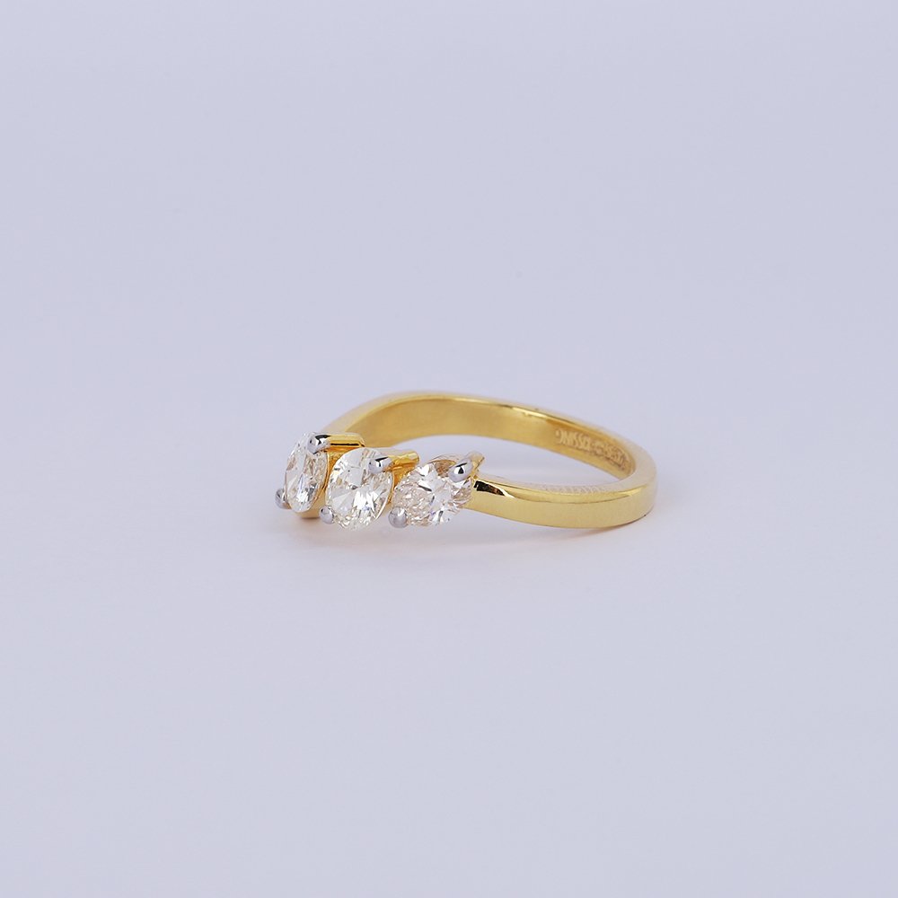 Kihlasormus - 14 kt. Keltakulta -  0.99ct. tw. Timantti (Luonnollinen) - 3 ovaali timanttisormus #3.2