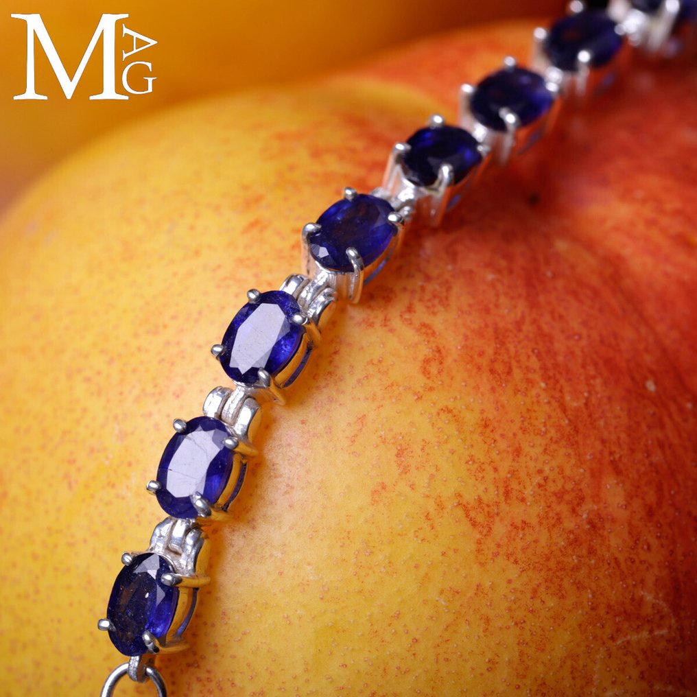 Βραχιόλια τένις με φυσικούς πολύτιμους λίθους. Ασημένιο βραχιόλι με λαμπερά μπλε ζαφείρια. - Ύψος: 195 mm - Πλάτος: 5 mm- 9 g #1.0