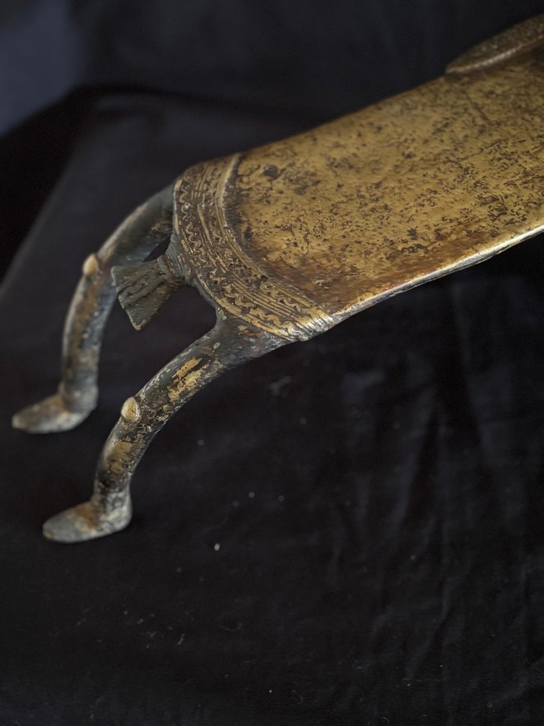 靠在颈部 - 按压颈部和耳垂 - Lobi - 有吉納法索  (沒有保留價) #4.3