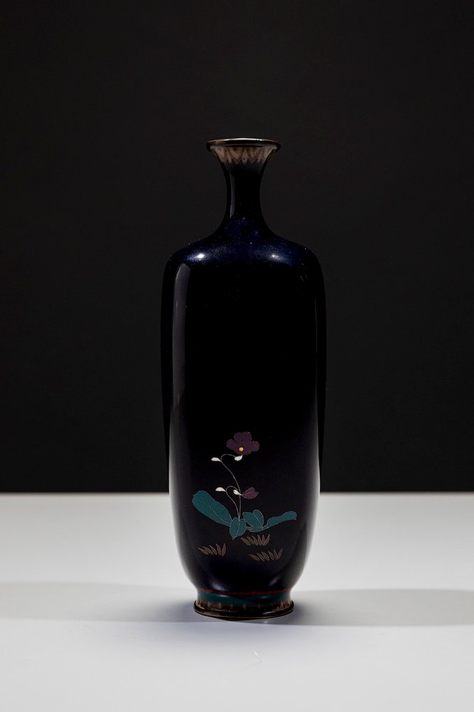 花瓶 - 搪瓷, 一只深蓝色珐琅方形花瓶，带有鸟类和花卉图案。 - 日本 - 明治时期（19世纪后期） #4.3