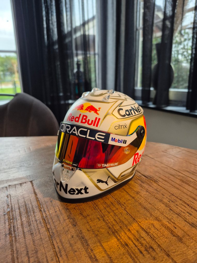 Red Bull Racing - Max Verstappen - 2022 - 比例1/2的头盔  #4.3