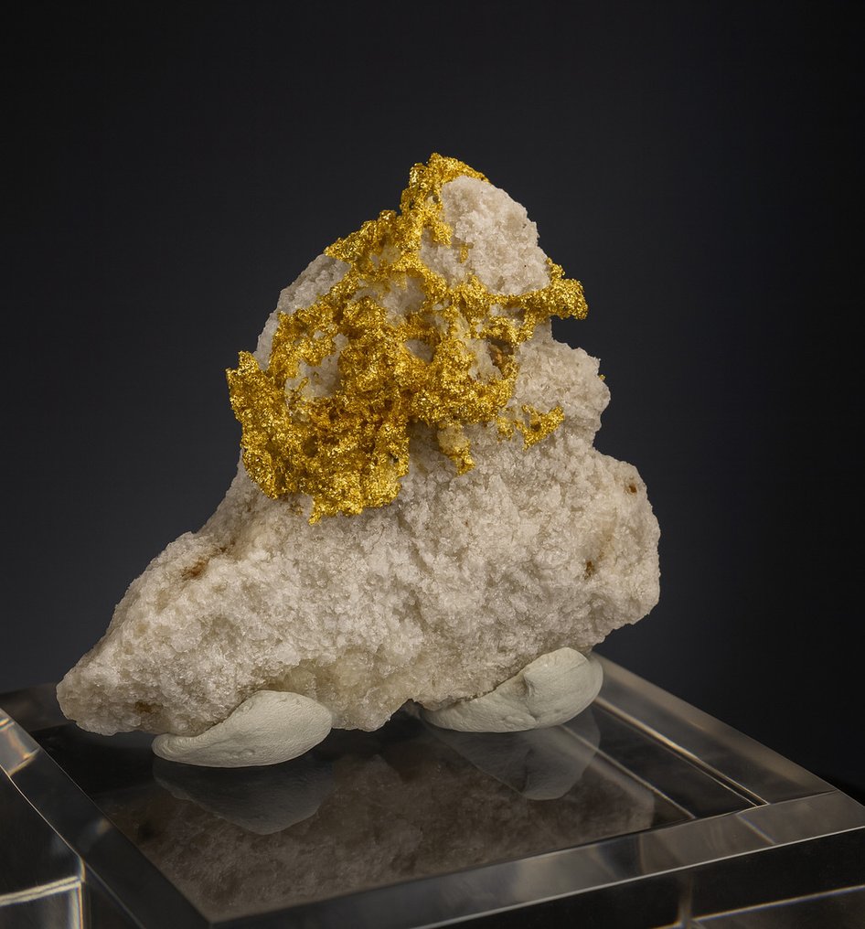 Ouro Cristais sob matriz - Altura: 4 cm - Largura: 4.5 cm- 32 g #1.0