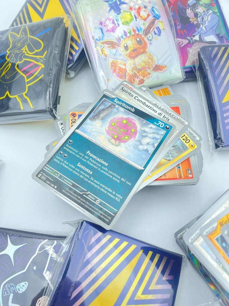 Pokémon - 2500 Mixed collection - Scarlet & Violet - Journey Together, Destined Rivals, Obsidian Flames, Paldea Evolved, Paldean Fates, Paradox Rift, Prismatic Evolutions, Scarlet & Violet Base Set, Scarlet & Violet 151, Shrouded Fable, Stellar Crown, Surging Sparks, Temporal Forces, Twilight Masquerade #4.3