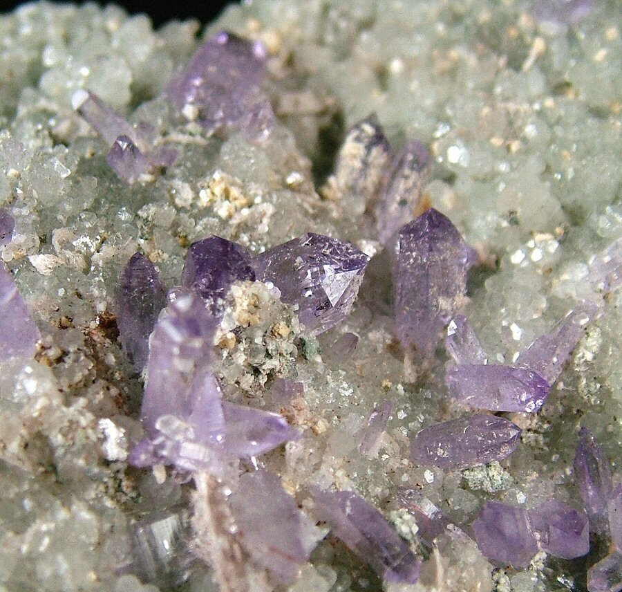CW1801 Very Beautiful Amethyst on Calcite Crystals on matrix - Height: 89 mm - Width: 75 mm- 350 g - (1) #1.0
