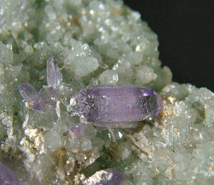 CW1801 Very Beautiful Amethyst on Calcite Crystals on matrix - Height: 89 mm - Width: 75 mm- 350 g - (1) #4.3