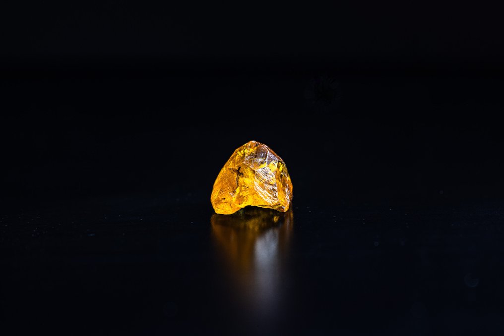 Exceptional Spessartite garnet crystal 1,745 carats - top quality - Height: 7.1 mm - Width: 6.4 mm- 0.35 g - (1) #4.3