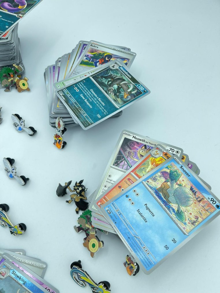 Pokémon - 2500 Mixed collection - Scarlet & Violet - Destined Rivals, Journey Together, Obsidian Flames, Paldea Evolved, Paldean Fates, Paradox Rift, Prismatic Evolutions, Scarlet & Violet 151, Scarlet & Violet Base Set, Shrouded Fable, Surging Sparks, Stellar Crown, Temporal Forces, Twilight Masquerade #3.2