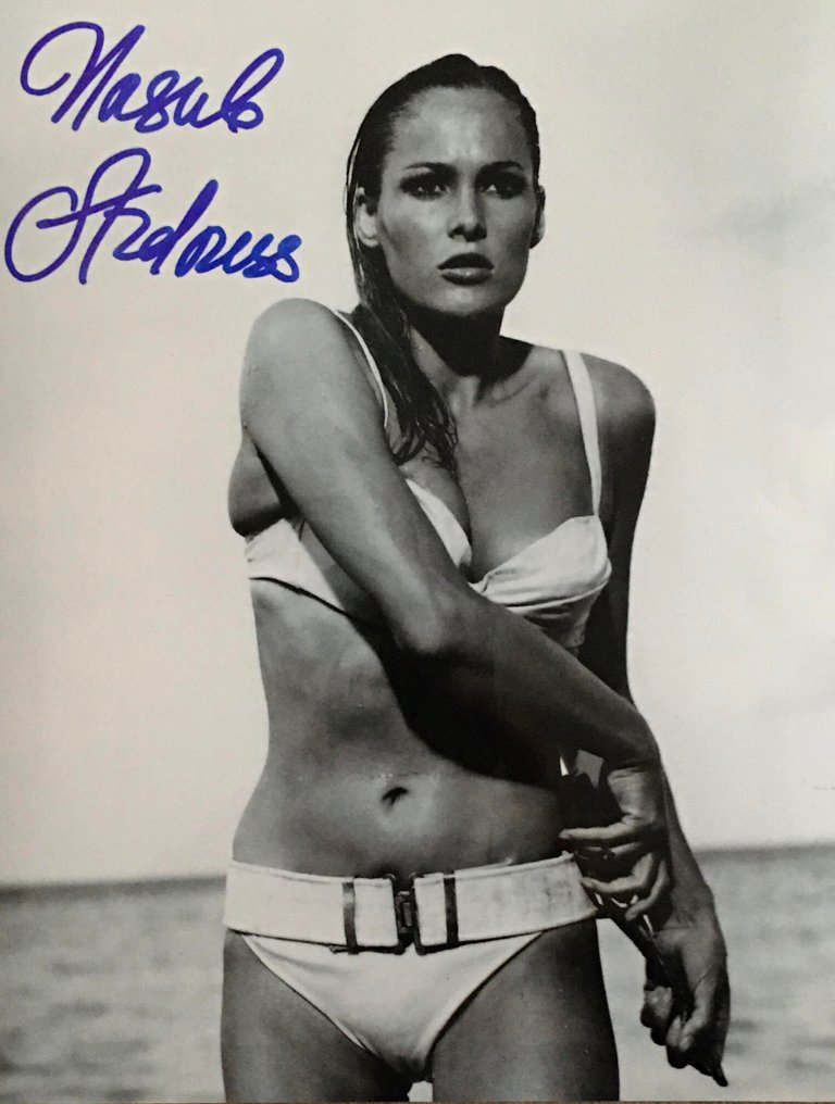 James Bond 007: Dr. No - Ursula Andress  Signed -  - Movie prop #4.3