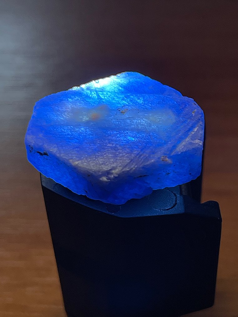 Ζαφείρι Απρόσμενο κορυφαίο βασιλικό μπλε. «Πλήρη κρύσταλλα και υψηλής ποιότητας ειδικό μεγάλο κομμάτι» 72 - Ύψος: 30 mm - Πλάτος: 24 mm- 14.4 g #4.3