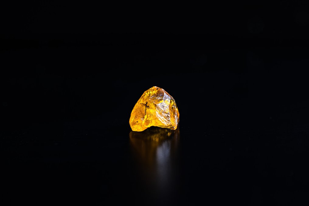 Exceptional Spessartite garnet crystal 1,745 carats - top quality - Height: 7.1 mm - Width: 6.4 mm- 0.35 g - (1) #3.2