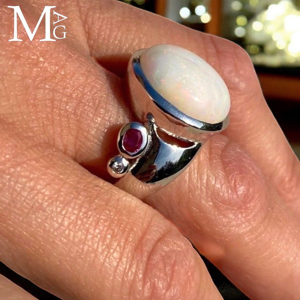 One of a Kind Silver ring with large Welo opal, ruby, and diamond accent. - Height: 30 mm - Width: 24 mm- 14 g #4.3