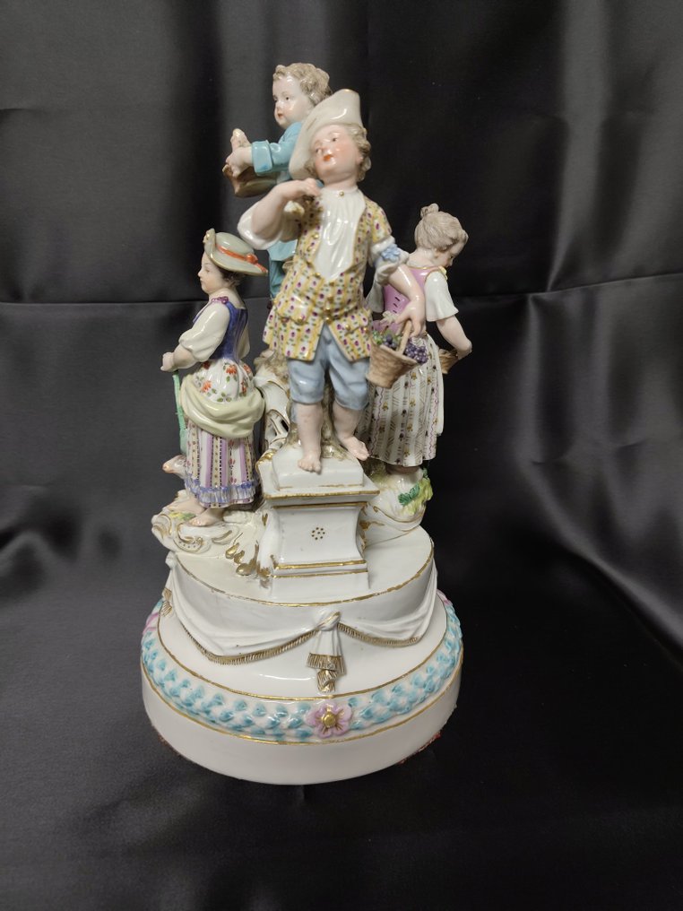 Meissen - 雕刻, La raccolta di frutta e fiori - 28 cm - 瓷器 #1.0