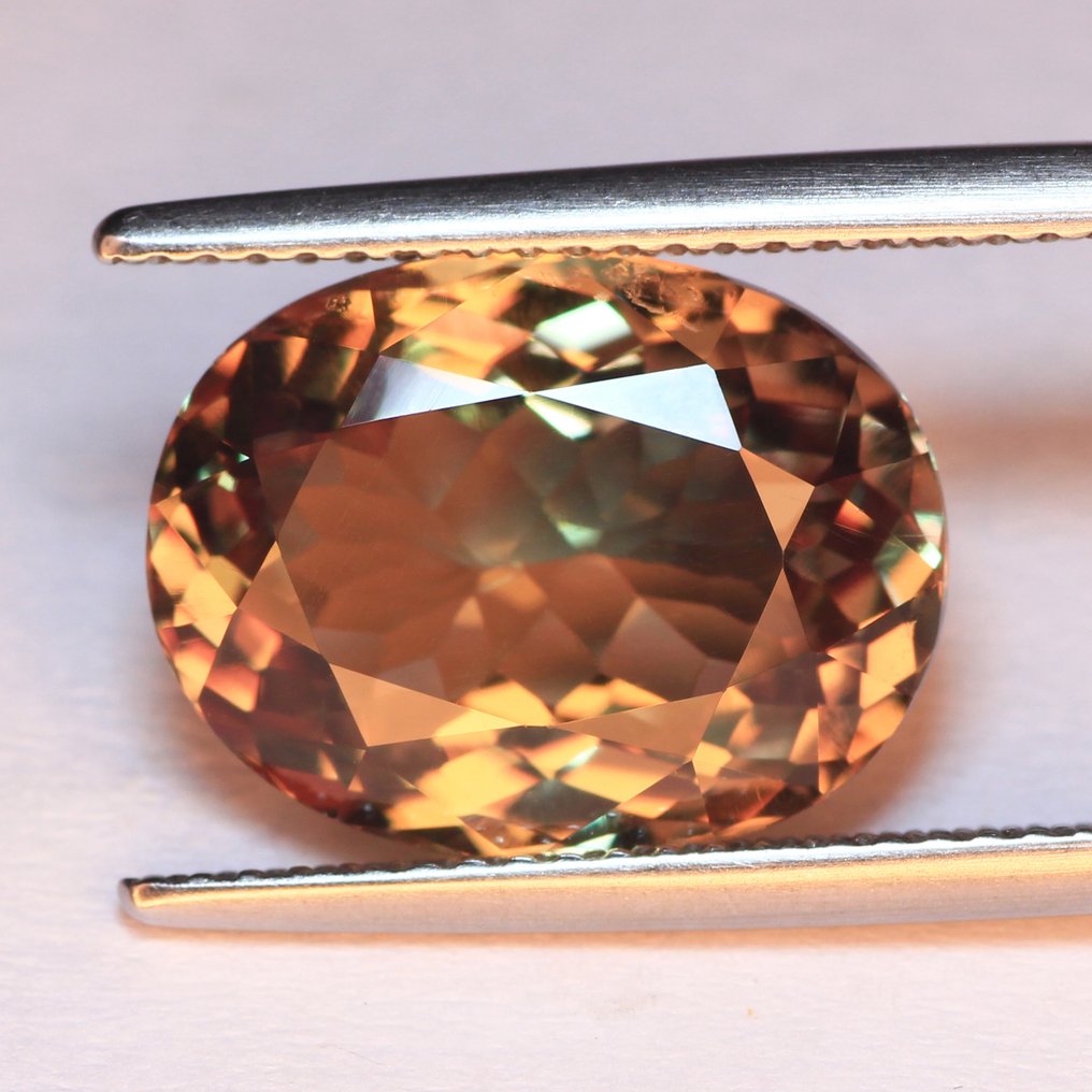 1 pcs Zöld, Sárga, Narancssárga, Rózsaszín, Többszínű Diaszpor - 7.77 ct - Nemzetközi Színes Drágakő Szövetség (ICA GemLab) - Színváltó Zultanite #1.0