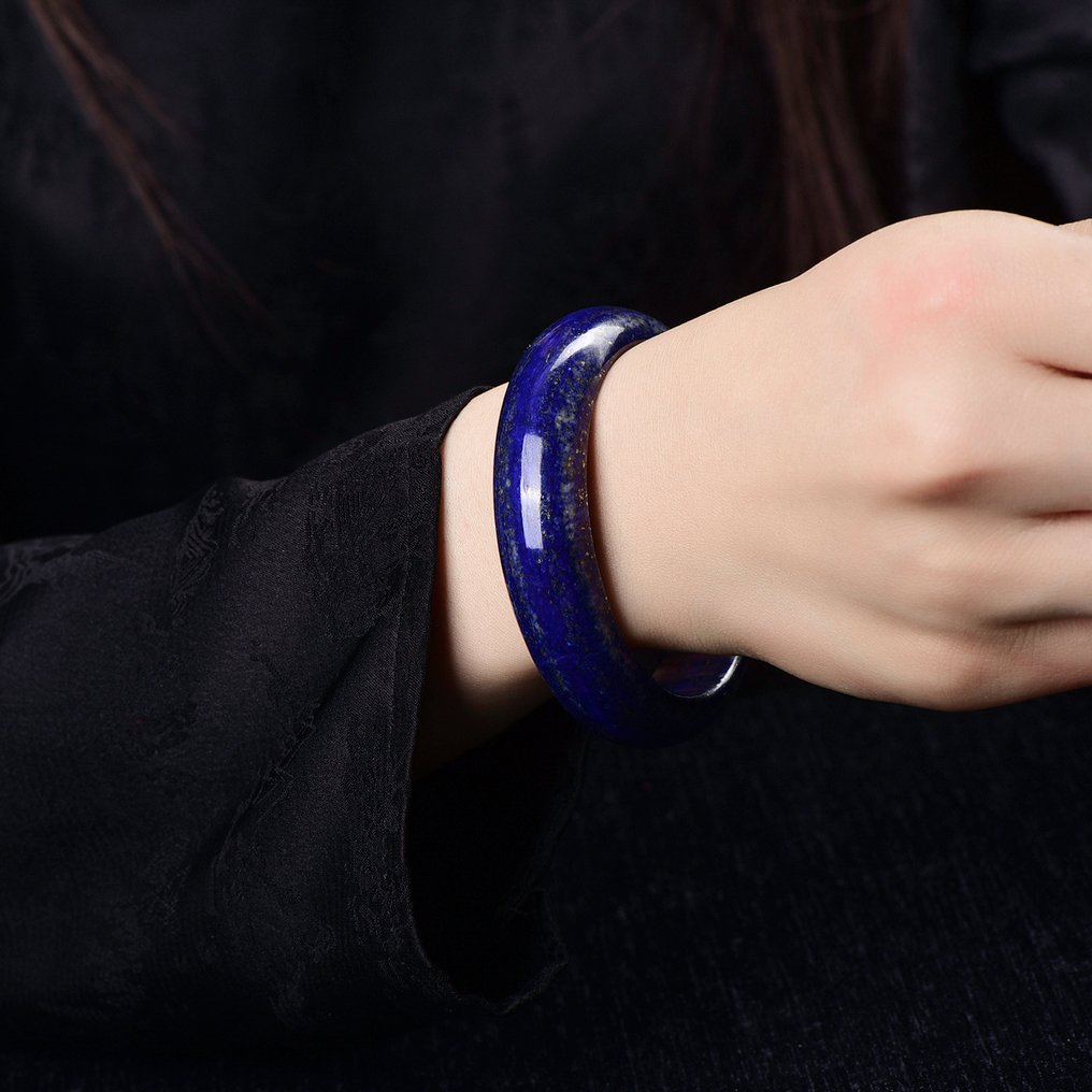No Reserve - Large and Exclusive Natural Lapis Lazuli Bangle - A Masterful Fusion of Artistry and Natural Elegance- 66.2 g - (35) #1.0