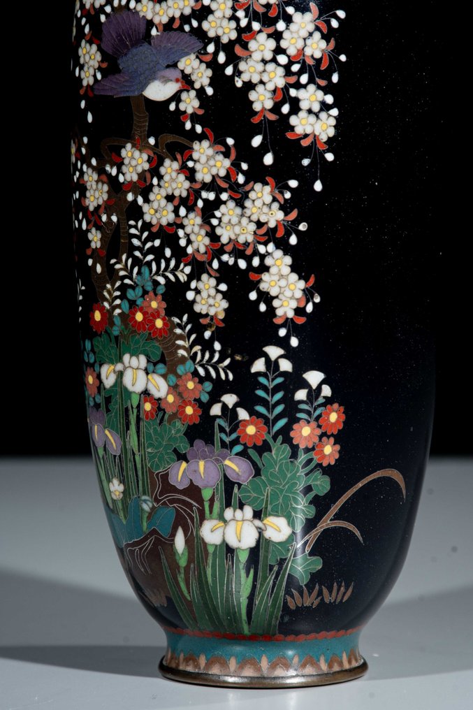 花瓶 - 搪瓷, 一只深蓝色珐琅方形花瓶，带有鸟类和花卉图案。 - 日本 - 明治时期（19世纪后期） #2.1