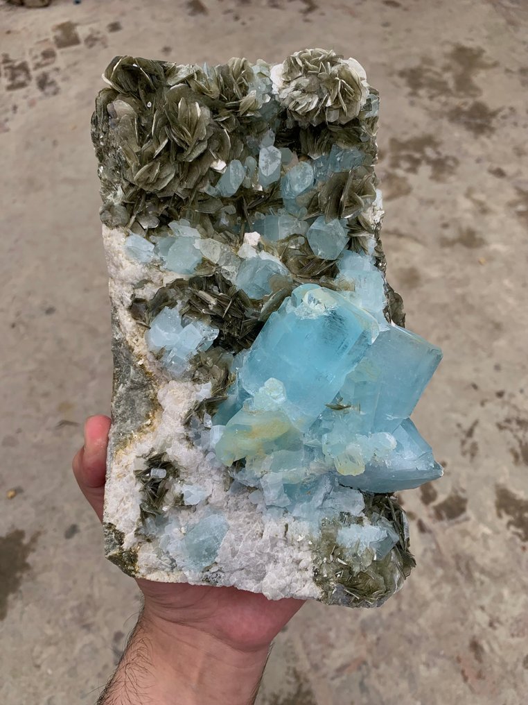 Aquamarine Specimen - Height: 225 mm - Width: 140 mm- 3415 g - (1) #3.2