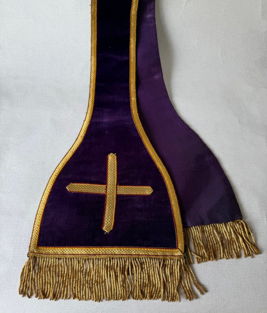 Θρησκευτικά και πνευματικά αντικείμενα (2) - βελούδο, ύφασμα, φούντες, εφαρμογές, χρυσό γαζόν - 1850-1900 - Stola & Manipel: Insignia #3.2