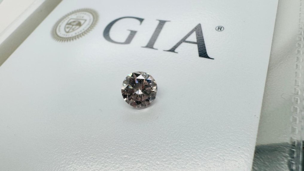 1 pcs Diamant (Couleur naturelle) - 2.64 ct - Rond - Fancy light Pourpre, Grisâtre Mauve, Gris - Non précisé dans le rapport de laboratoire - Gemological Institute of America (GIA) #1.0