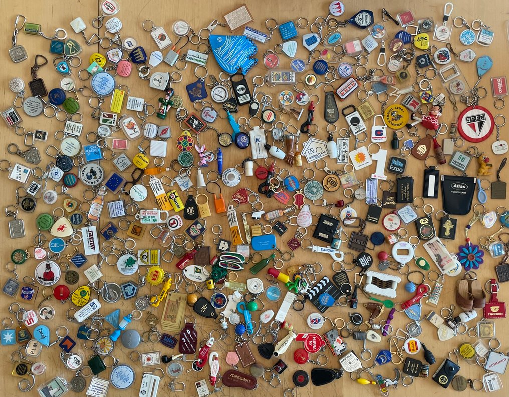 Memorabilia collection - 350x keychains (1960s-1990s) #1.0