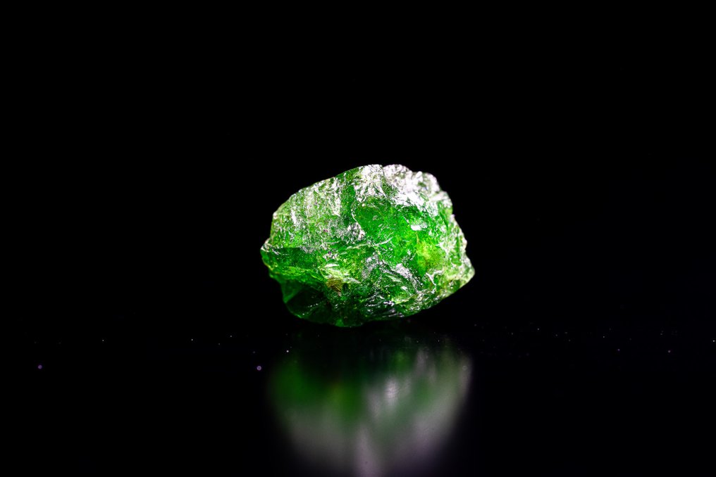 RARISSIME κρύσταλλος από TSAVORITE 4,11 καράτια - Υψηλής ποιότητας - Ύψος: 11 mm - Πλάτος: 8.5 mm- 0.82 g - (1) #4.3