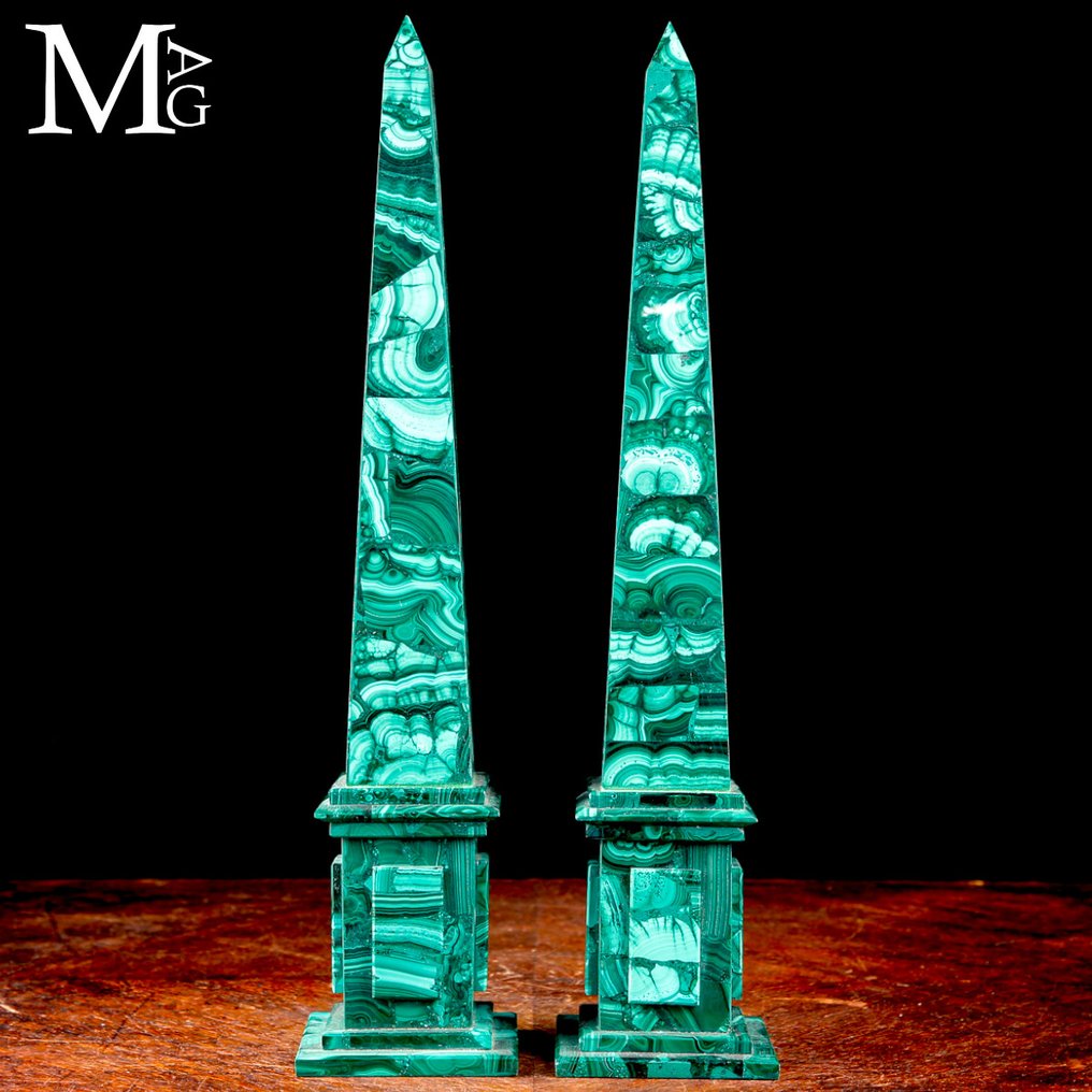 Wyjątkowa para obelisków z malachitu - najlepszej jakości minerał na ekskluzywny, cenny przedmiot. - Wysokość: 400 mm - Szerokość: 83 mm- 2881 g #3.2