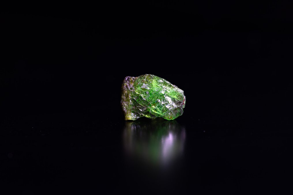 RARISSIME TSAVORITE 水晶 2,275 克拉 - 顶级品质 - 高度: 9.5 mm - 闊度: 6.2 mm- 0.46 g - (1) #4.3