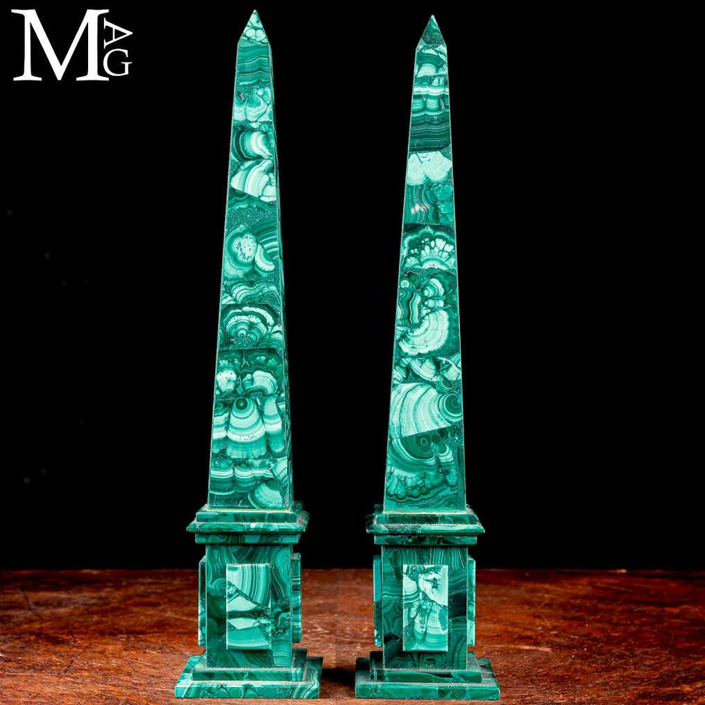 Wyjątkowa para obelisków z malachitu - najlepszej jakości minerał na ekskluzywny, cenny przedmiot. - Wysokość: 400 mm - Szerokość: 83 mm- 2881 g #2.1