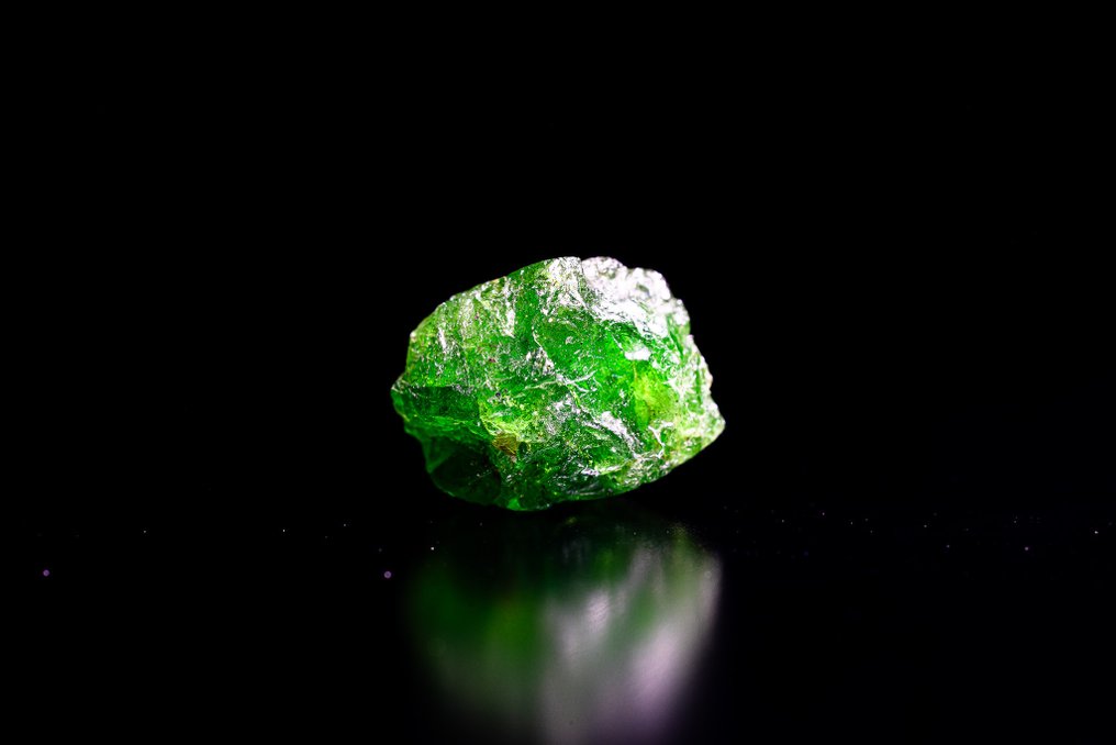 RARISSIME κρύσταλλος από TSAVORITE 4,11 καράτια - Υψηλής ποιότητας - Ύψος: 11 mm - Πλάτος: 8.5 mm- 0.82 g - (1) #2.1