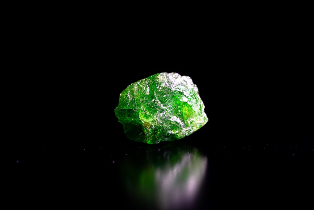 RARISSIME κρύσταλλος από TSAVORITE 4,11 καράτια - Υψηλής ποιότητας - Ύψος: 11 mm - Πλάτος: 8.5 mm- 0.82 g - (1) #1.0