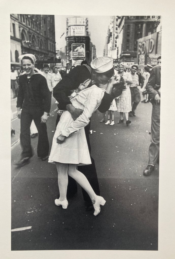 Alfred Eisenstaedt (1898–1995) - Victory Day in Times Square (1945) #3.2