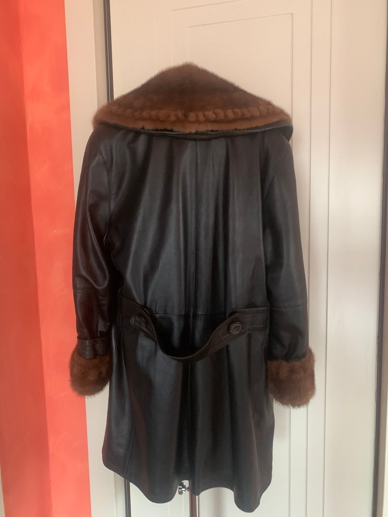 Artisan Furrier - Mantel #2.1