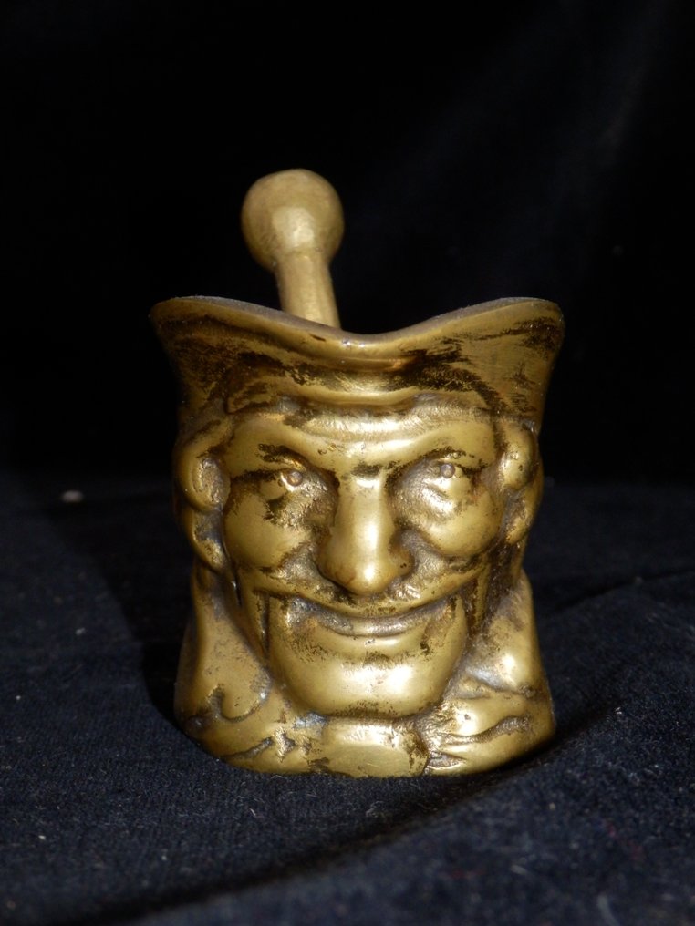 2 Leuke antieke Toby Jugs - Vijzeltjes met stamper - 盒子 (2) - 黄铜色 - 2 个古董 Toby Jugs #3.2