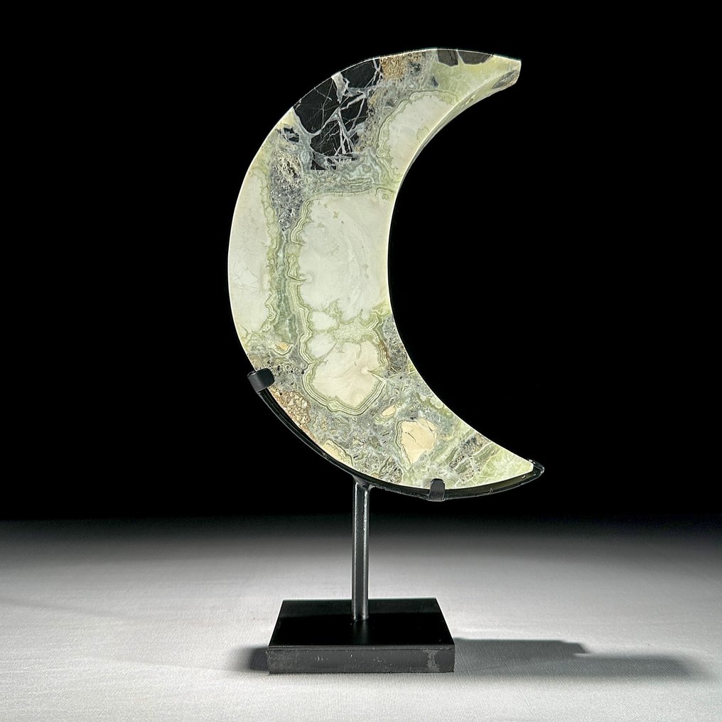 NO RESERVE PRICE - Wonderful Onyx Crescent Moon-Shaped on a custom stand - Height: 28 cm - Width: 15.3 cm- 1800 g - (1) #1.0
