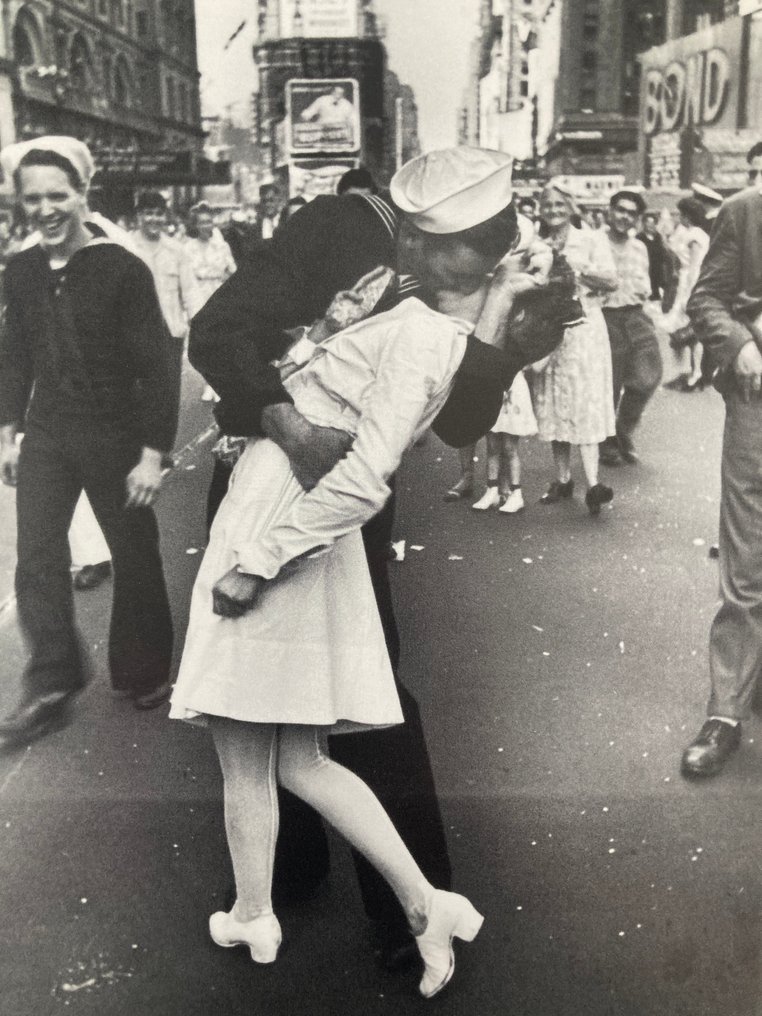 Alfred Eisenstaedt (1898–1995) - Victory Day in Times Square (1945) #1.0