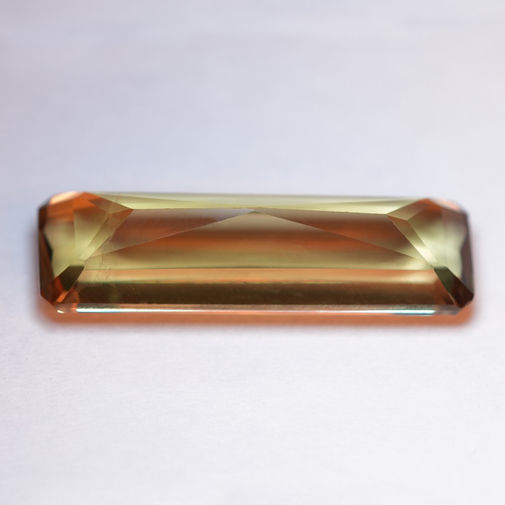 1 pcs  黄色, 绿色, 粉色, 棕色 水硬铝石  - 13.98 ct - 美国宝石研究院（GIA） - 变色的Zultanite #4.3