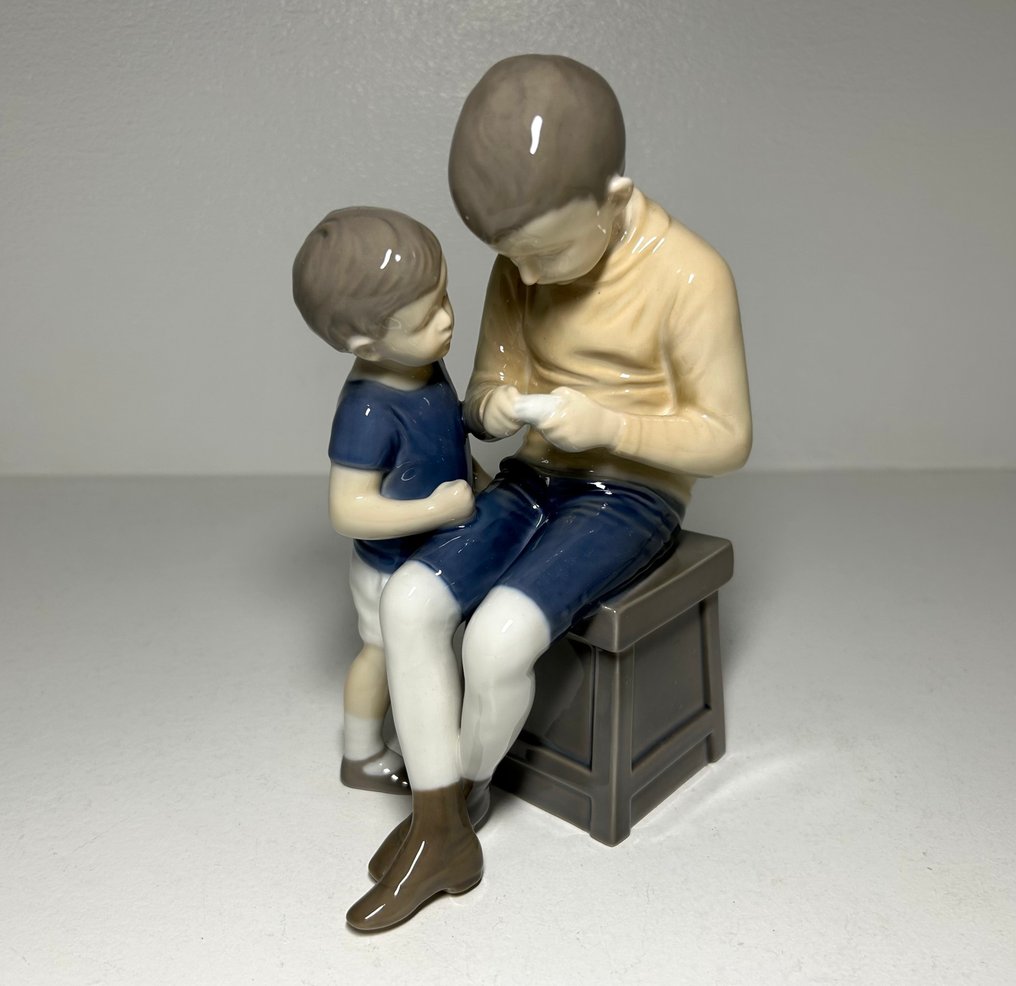 Bing & Grondahl - Figurine - Tom and Willy, Brothers #1648 - Porcelain #4.3