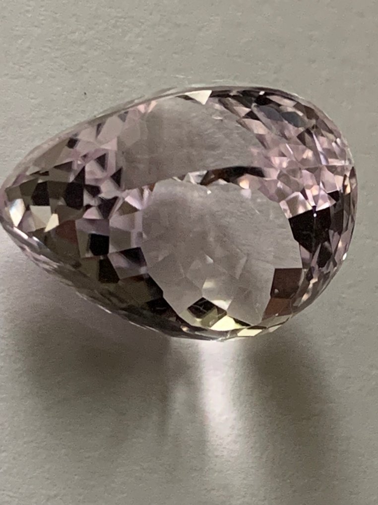 1 pcs Lyserød, Violet Kunzit - 24.16 ct - International Gemological Institute (IGI) #1.0