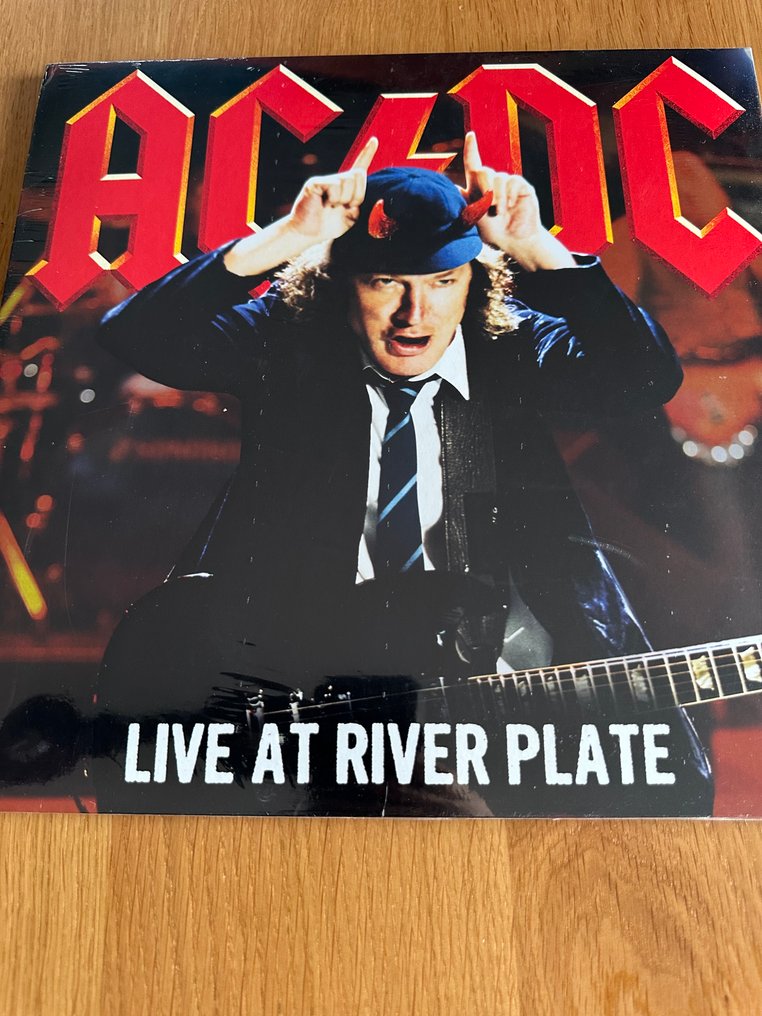 AC/DC - Live At River Plate - 3 LP Red Translucent - Dreifach-LP (Album mit 3 LPs) - Farbiges Vinyl - 2012 #3.2