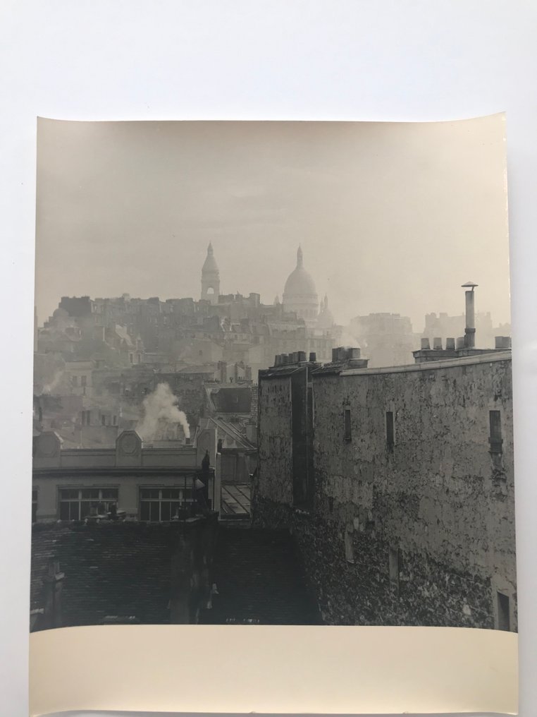 Albert Monier - Vue sur la butte Montmartre, Paris, à l'aube, sous la brume. #2.1