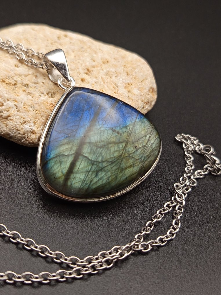 Gioiello in argento 925 con Labradorite top quality. - Altezza: 40 mm - Larghezza: 35 mm- 18.8 g - (1) #2.1