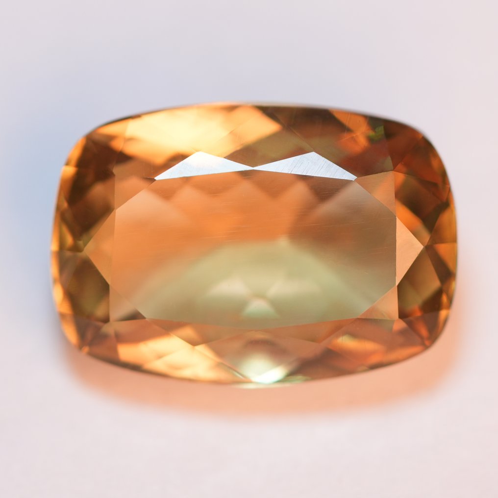 1 pcs Green, Purple, Multicolour Diaspore - 5.47 ct - International Gemological Institute (IGI) - Colour Changing Zultanite #1.0