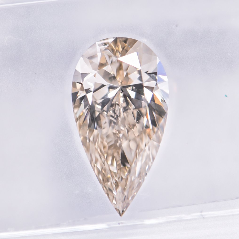 没有保留价 - 1 pcs 钻石  (天然色彩的)  - 1.15 ct - 梨形 - Fancy light 稍帶棕色的 黄色 - VS2 轻微内含二级 - 国际宝石研究院（IGI） - VG #3.2