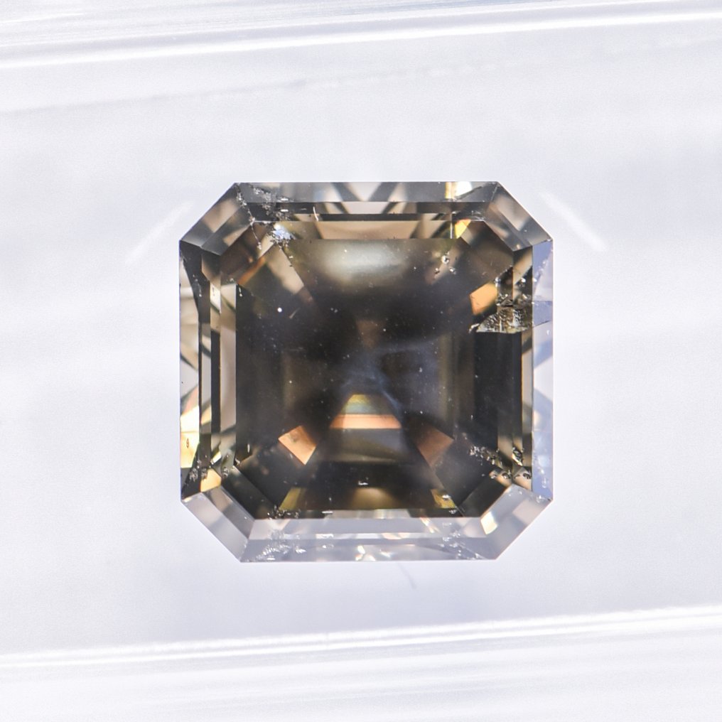 没有保留价 - 1 pcs 钻石 (天然色彩的) - 2.59 ct - 祖母绿 - Fancy deep 稍帶灰色的, 稍帶綠色的 黄色 - I1 内含一级 - 国际宝石研究院(IGI) - VG VG #2.1