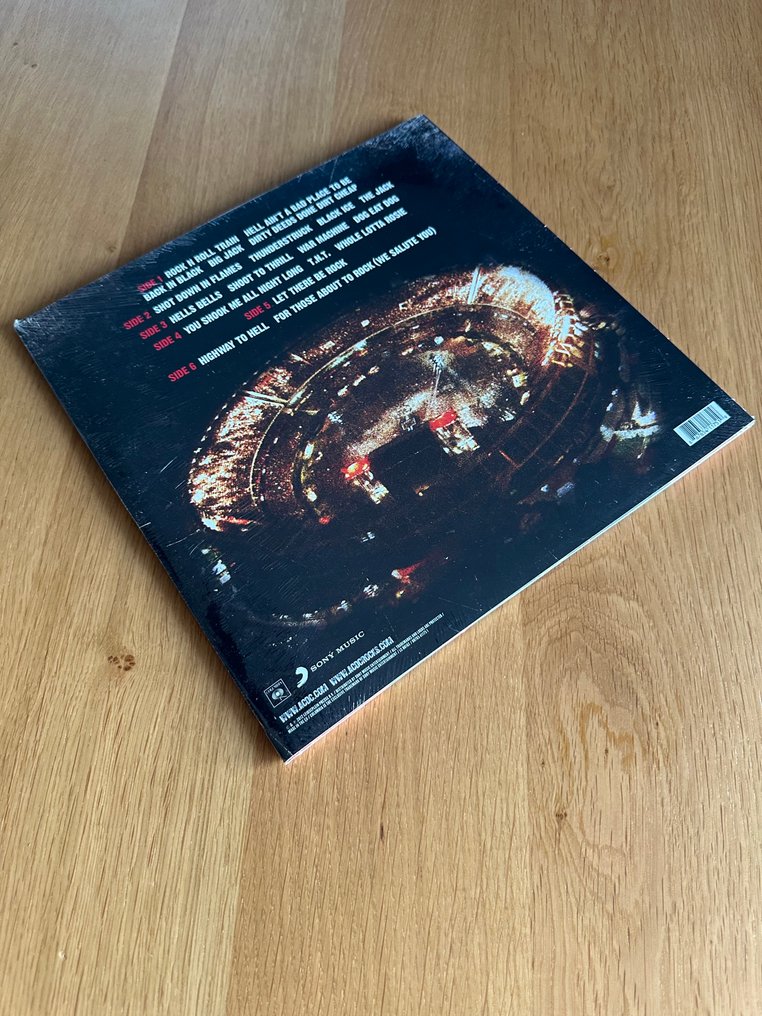 AC/DC - Live At River Plate - 3 LP Red Translucent - Dreifach-LP (Album mit 3 LPs) - Farbiges Vinyl - 2012 #4.3