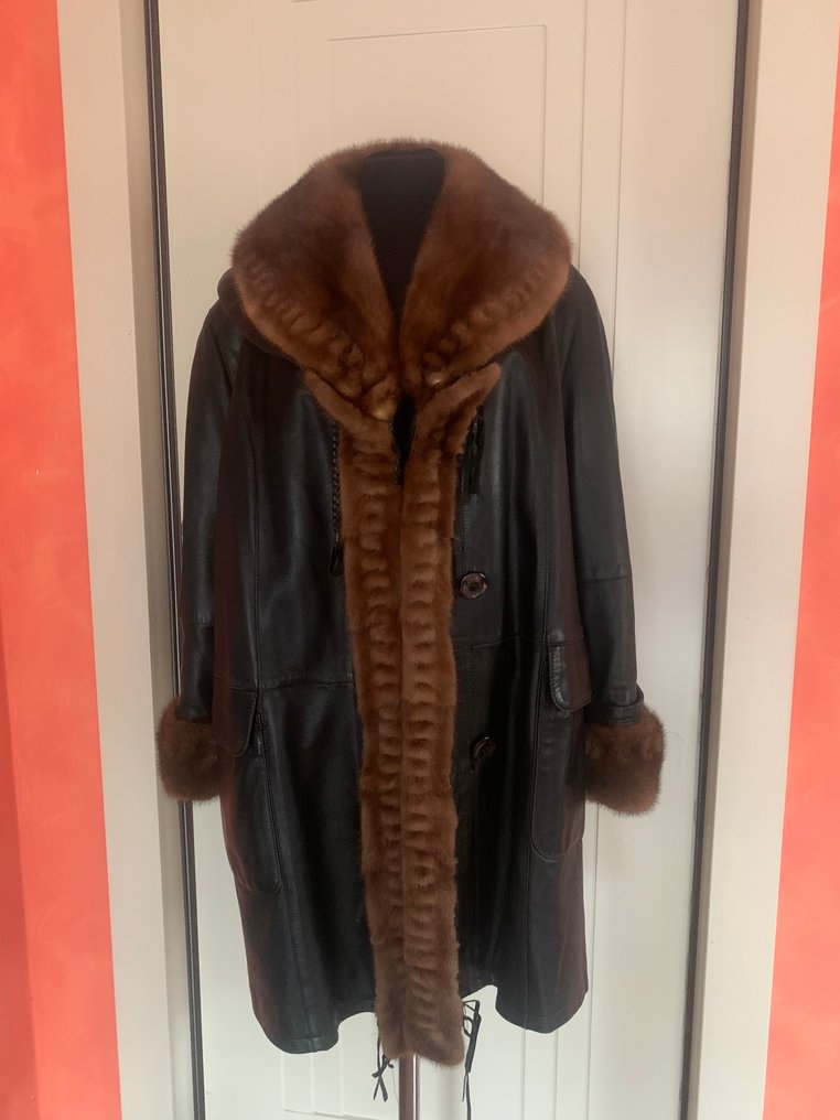 Artisan Furrier - Mantel #1.0