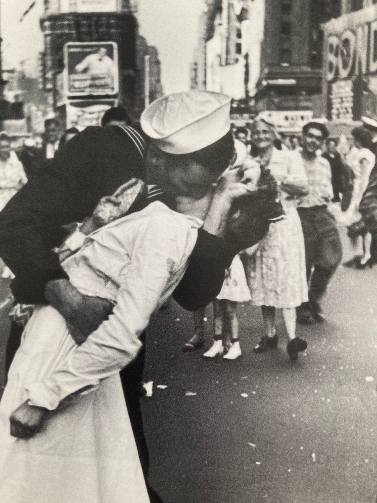Alfred Eisenstaedt (1898–1995) - Victory Day in Times Square (1945) #4.3