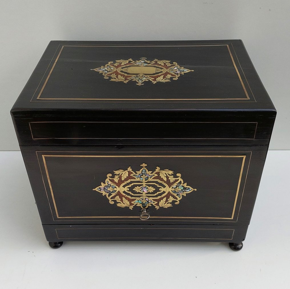 Barskap - Ibenholt - Hule for likør boulle. #2.1