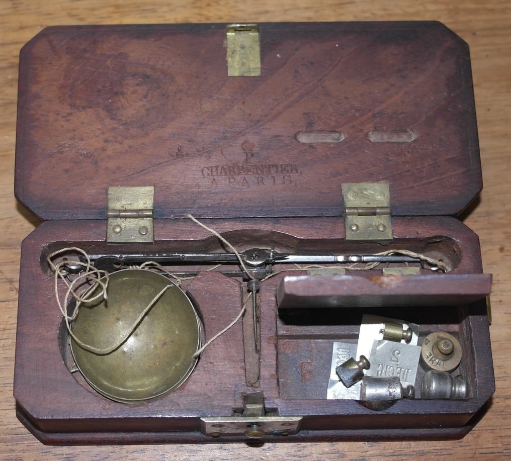 P. Charpentier Paris - Coin balance - Cubmahoni case - Iron, mahogany, copper - Trebuchet coin weighing scale #1.0